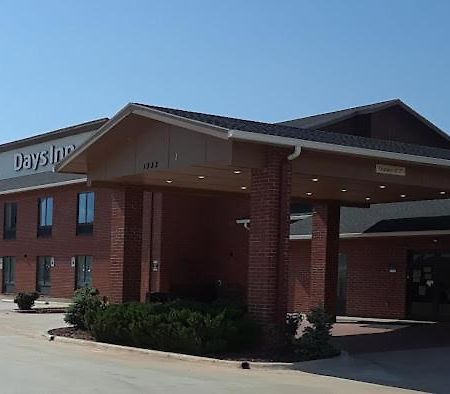 Days Inn By Wyndham Alva Exterior photo
