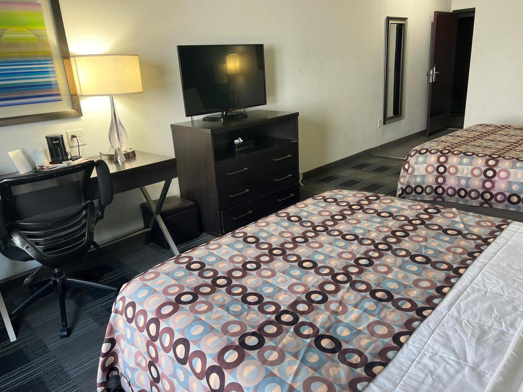 Days Inn By Wyndham Alva Exterior photo