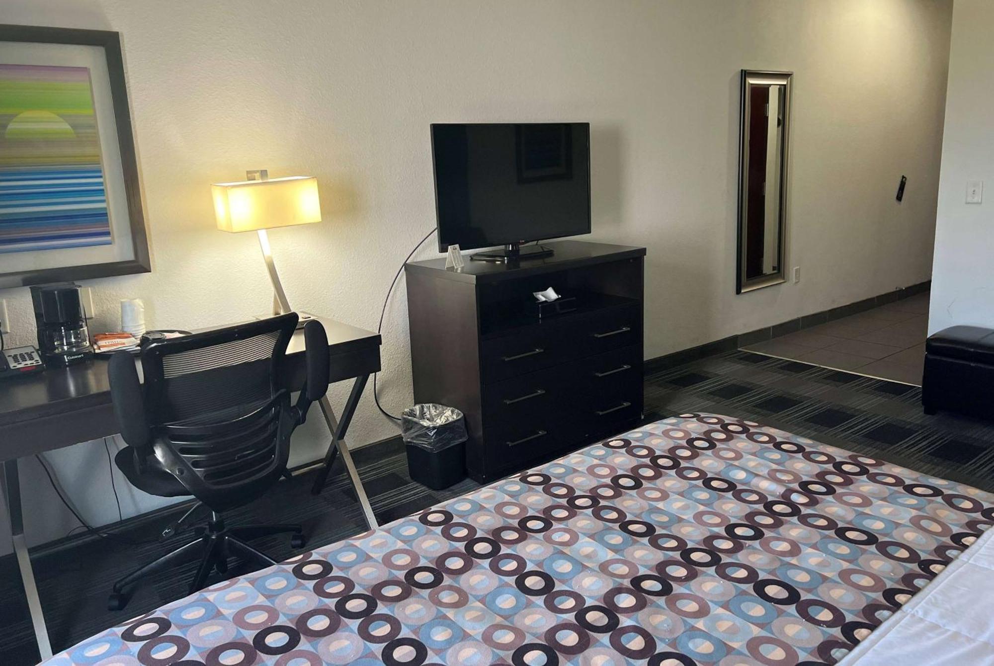 Days Inn By Wyndham Alva Exterior photo
